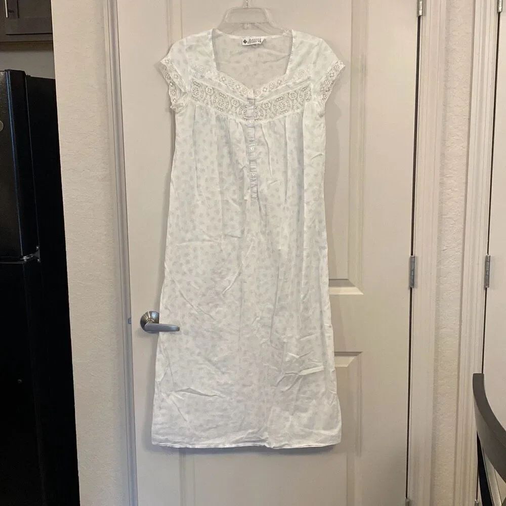 Eileen West classic nightgown size small